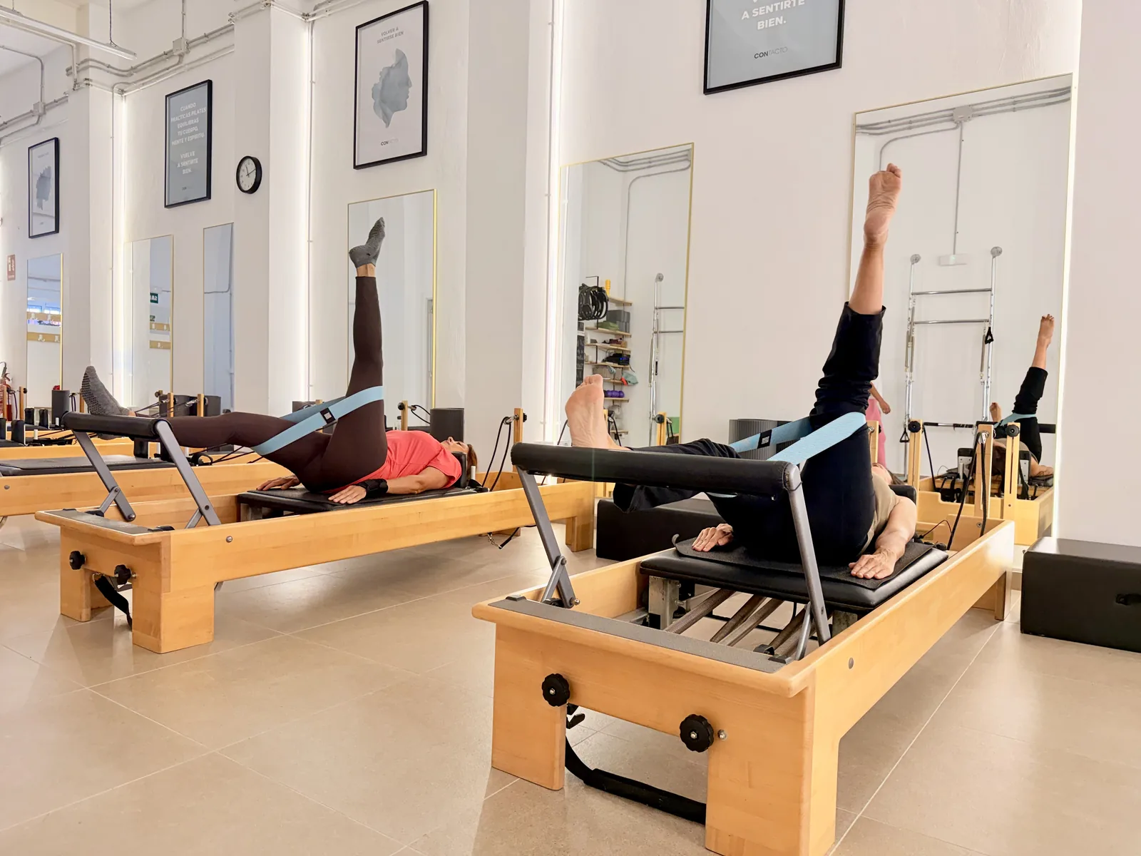 Sesión de Pilates reformer en grupo reducido en CONTACTO, El Prat de Llobregat